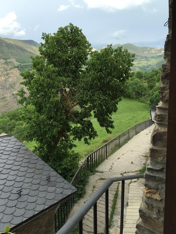 Lo Paller De Roc Montescladó Oda fotoğraf