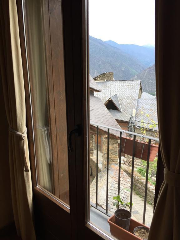 Lo Paller De Roc Montescladó Oda fotoğraf